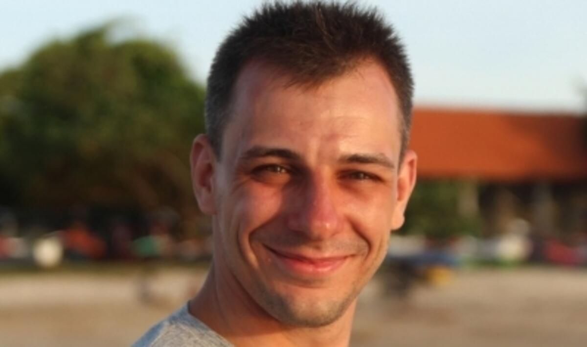 Петре, їхав би ти додому. – А тобі дивана в прохідній кімнаті родичу ...