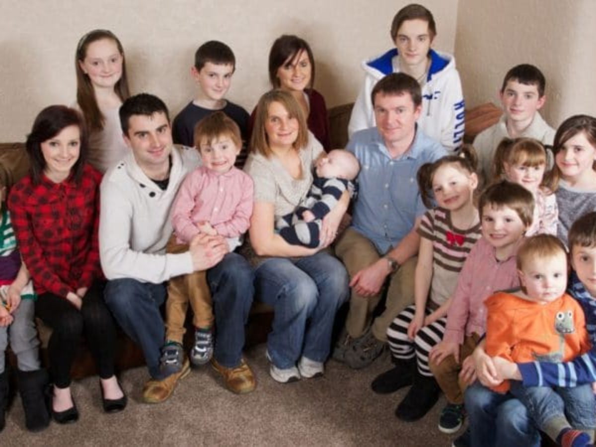 Родить в 42. Самая многодетная семья. Сью рэдфорд. Семья рэдфордов. Мать 20 детей.