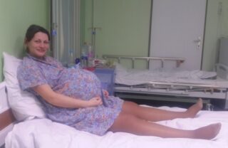 У важку хвилину усі від мене відвернулись. Мама з дому вигнала, бо я її осоромила. А тепер згадали про мене