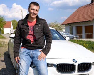 8 років тому моя подруга забрала чоловіка з родини. А нещодавно сама приповзла на колінах пробачення замолювати – очевидно, що Бог покарав її за такий гріх. Я була вражена, коли почула її розповідь про Романа