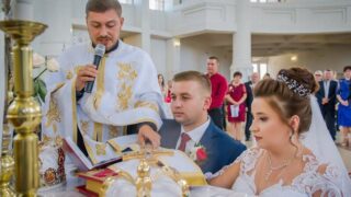 З нашого з Оксаною весілля пройшло вже декілька років. Я щасливий чоловік і через три місяці щасливий батько двох дітей. Але слова мами, адресовані мені за декілька хвилин до початку церемонії розпису, я пам’ятаю до сих пір.