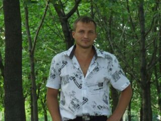 – Як ти не покинеш дружину й дітей, мене більше не побачиш! Я хочу мати законний статус! – Кохана шантажує мене, а дружина й не підозрює