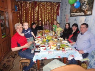 Свекруха та зовиця хотіли перетворити Аліну на безкоштовну няньку, бо втомилися з дітьми гратися. Однак, їх план з тріскотом провалився!