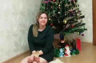 – Може досить жерти вже! В жодну сукню не влізеш! А на нові грошей нема! – Всі гості реготали з жартів мого чоловіка. Та мені було не до сміху
