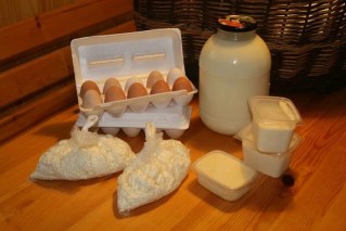 – Візьми ці продукти і назад своїй мамі відвези! Інакше я псам їх віддам! – Коли я побачила гостинці від свекрухи – не втрималась