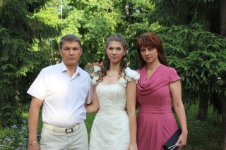 – Доню, хто це тобі такого букета гарного подарував на випускний? – Довго Ліна свого хлопця приховувала і на святі я нарешті зрозумів, чому