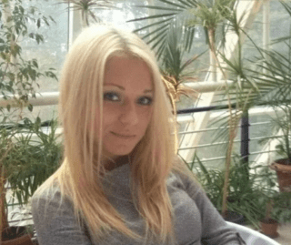 – Якщо ти з нею залишишся – забудь про квартиру! – Я спекла для майбутньої свекрухи пиріг з персиками, та коли за ним пішла, випадково почула її слова