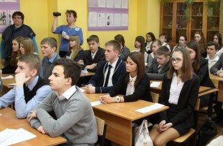 – Ну невже вам не хочеться мати гарне свято? – Син прийшов додому й шокував мене. Виявляється традиційного випускного в них не буде